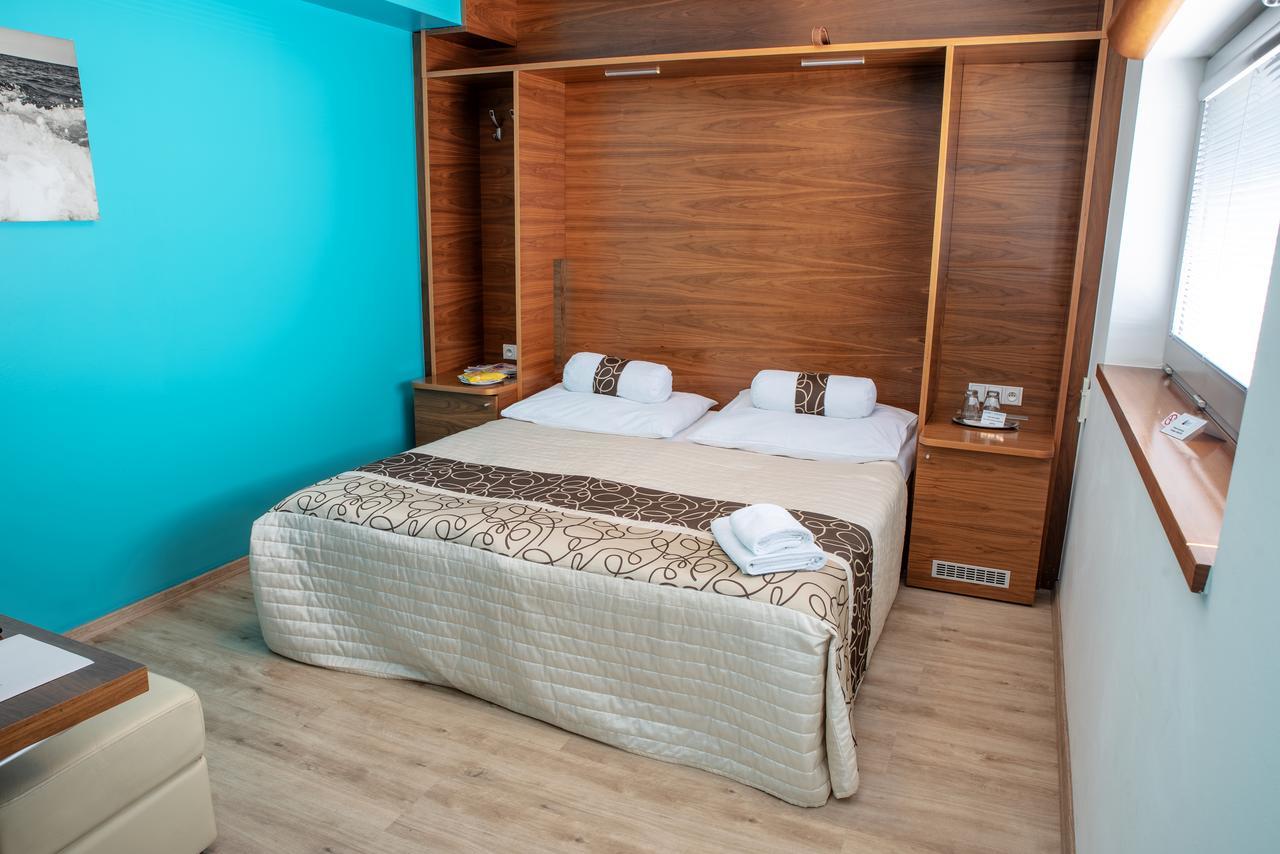 Restaurant & Design Noem Arch Готель 4*