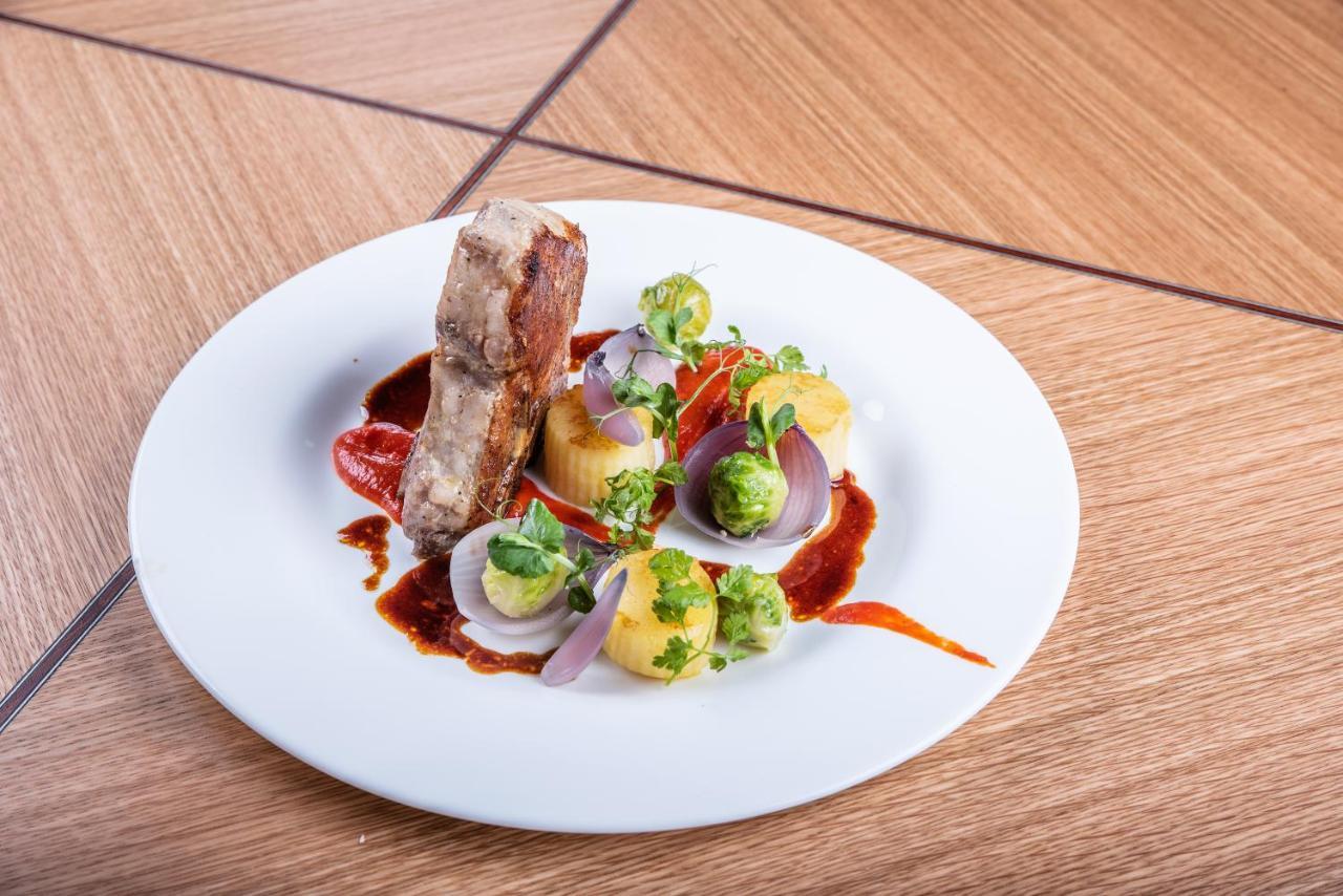 Restaurant & Design Noem Arch Готель