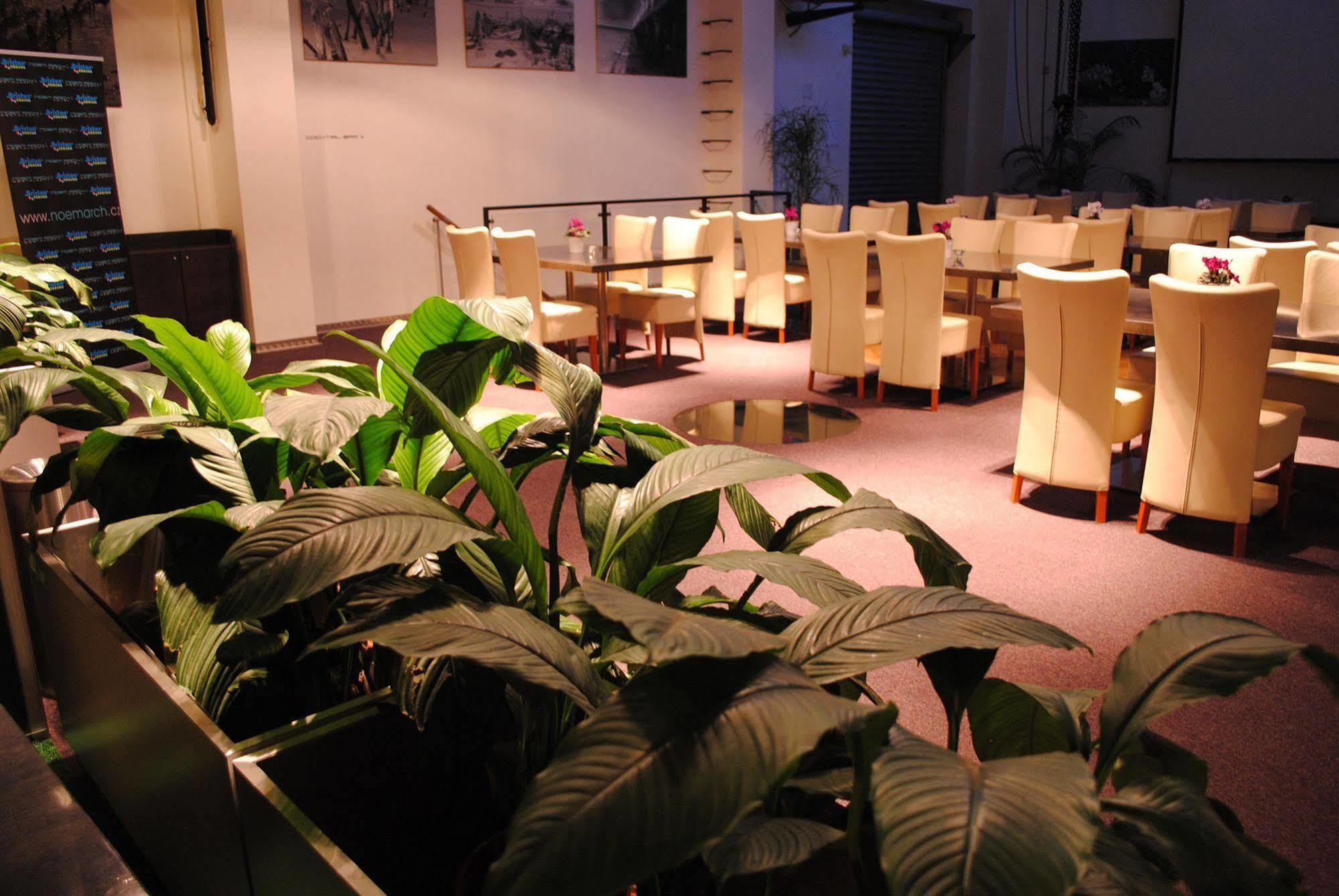 Restaurant & Design Noem Arch Готель Брно